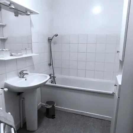 Au Bord De La Riviere